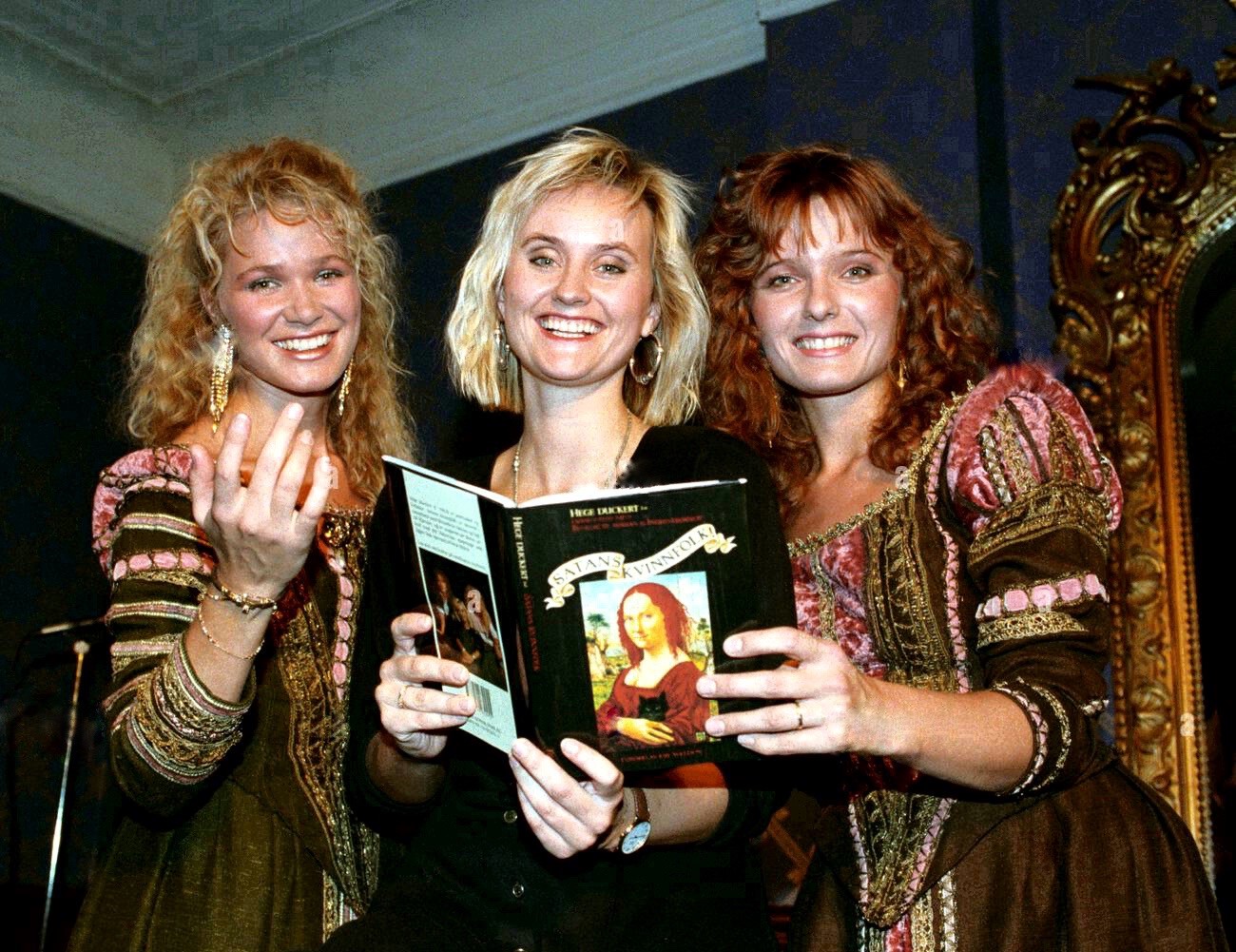 Benedicte Adrian, Hege Duckert og Ingrid Bjørnov introduserer boken 'Satans kvinnfolk'